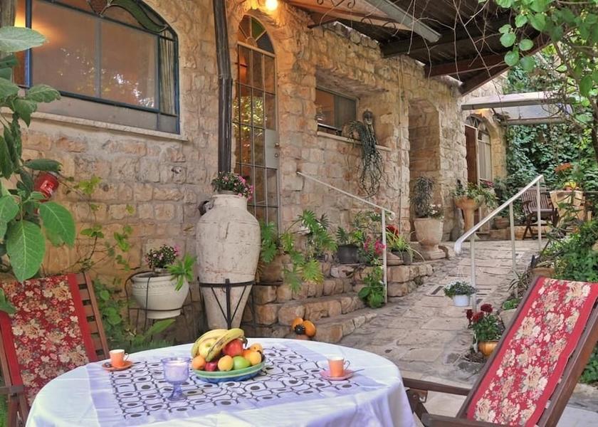  Rosh Pinna Outdoor Dining