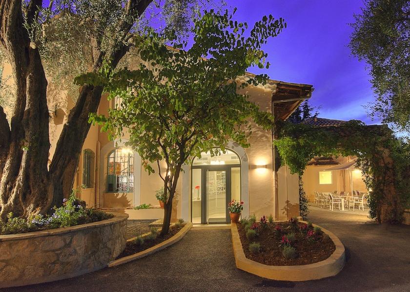 Provence-Alpes-Côte d'Azur Cannes Front of property - evening/night