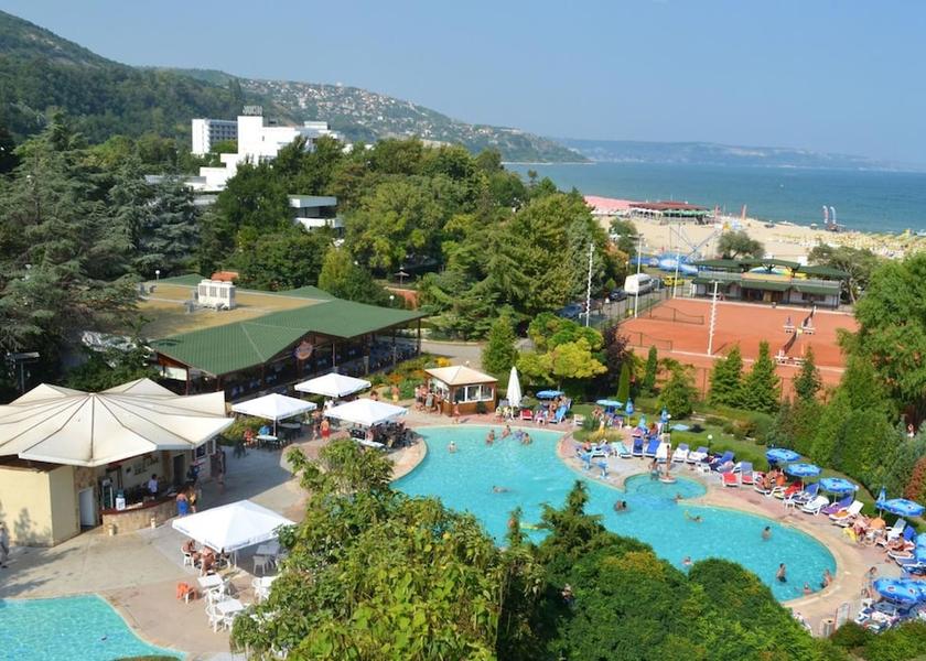  Albena Exterior Detail