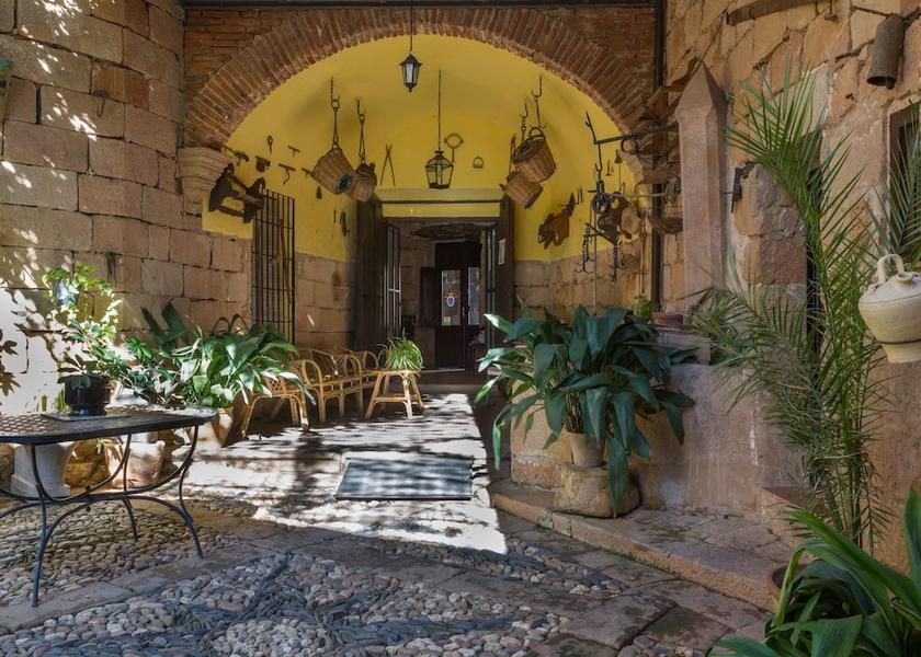 Andalusia Banos De La Encina Courtyard
