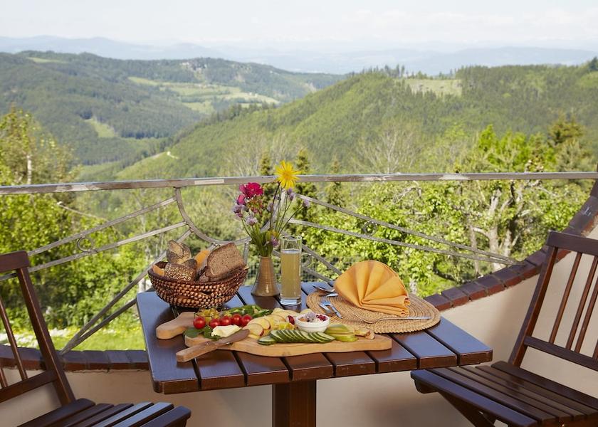 Carinthia Eberstein Dining Area