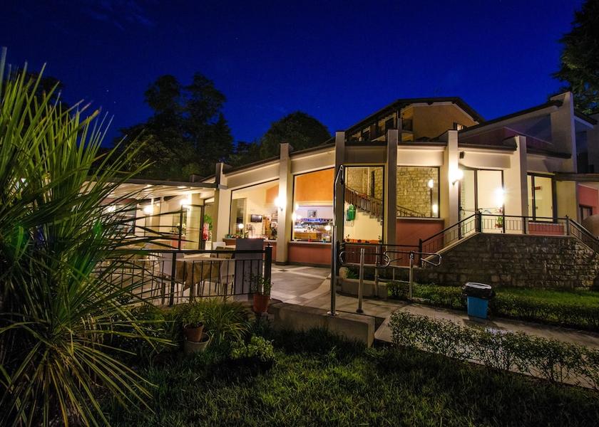 Lombardy Manerba Del Garda Property Grounds