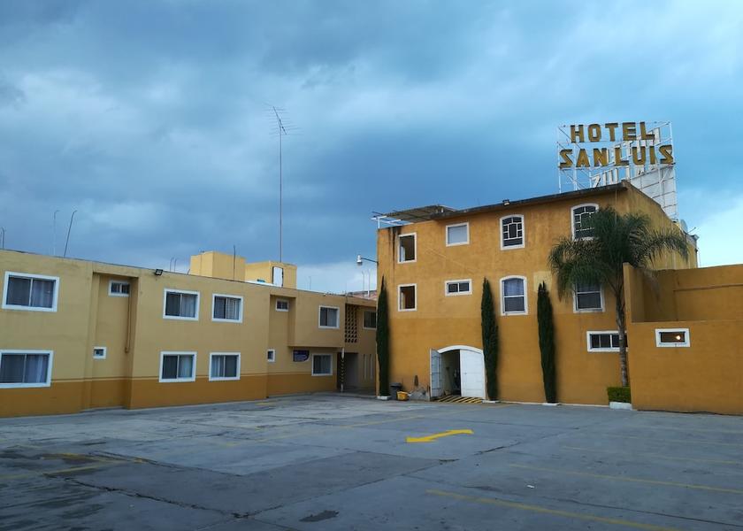 San Luis Potosi San Luis Potosi Front of property - evening/night