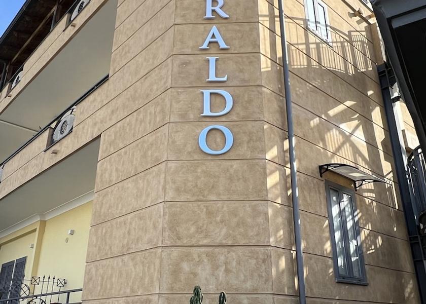 Campania Qualiano Facade