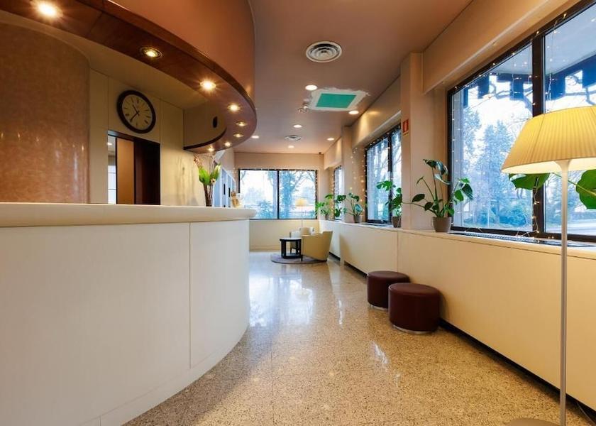 Lombardy Magenta Reception