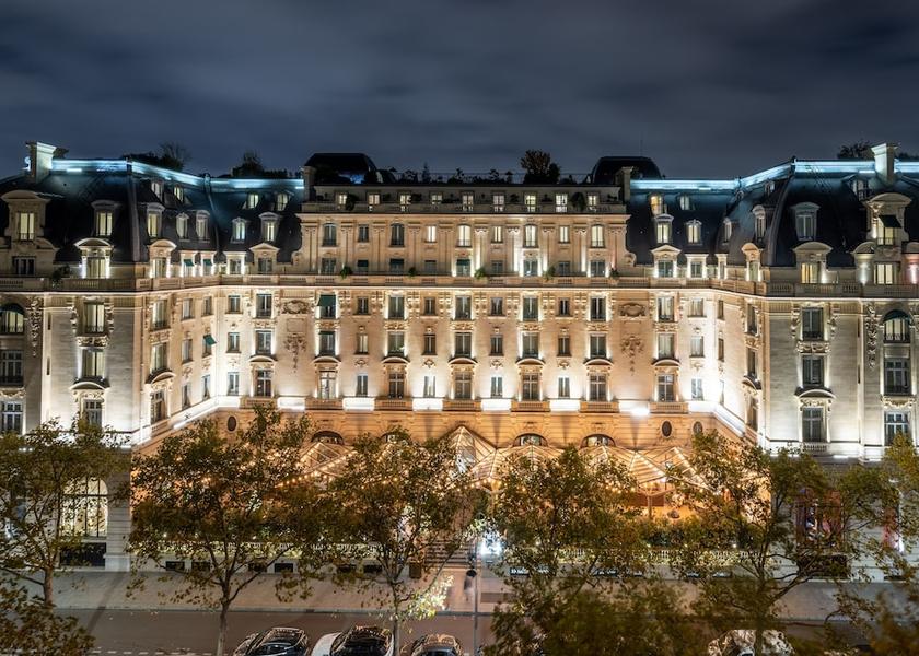 Ile-de-France Paris Exterior Detail