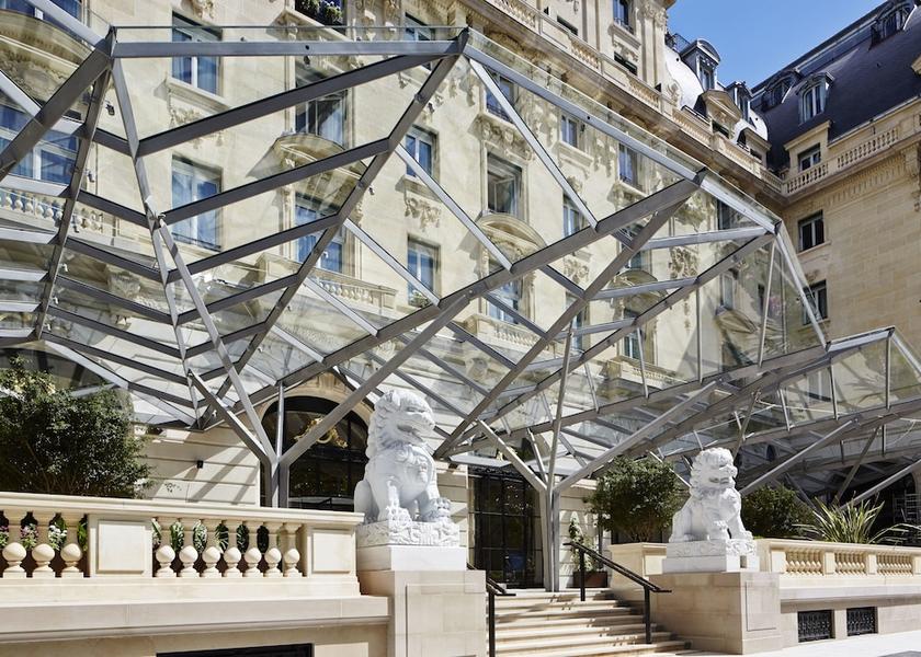 Ile-de-France Paris Entrance