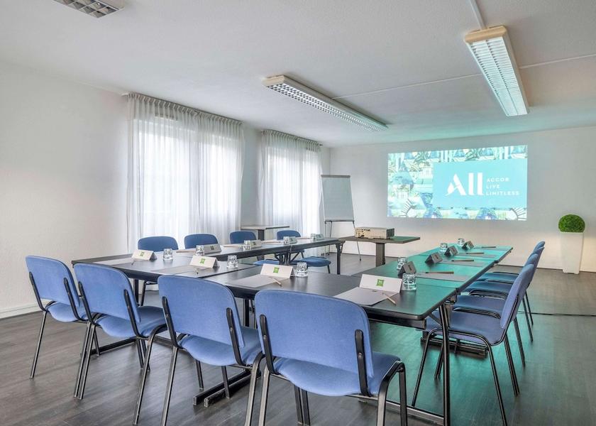 Nouvelle-Aquitaine Marennes Meeting Room
