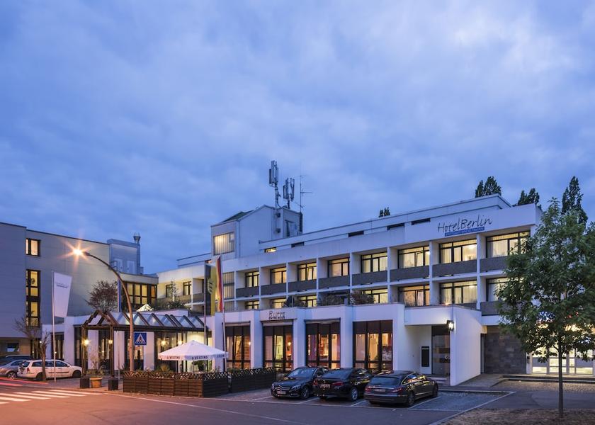 Baden-Württemberg Sindelfingen Front of property - evening/night