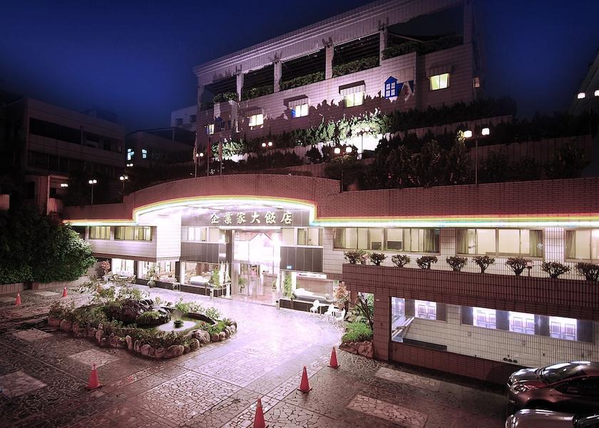  Taichung Front of property - evening/night