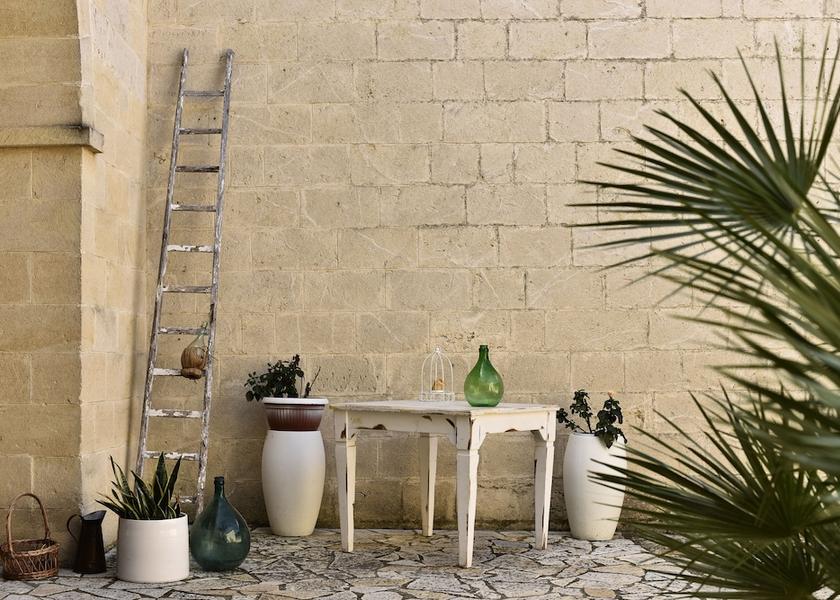 Puglia Lequile Exterior Detail