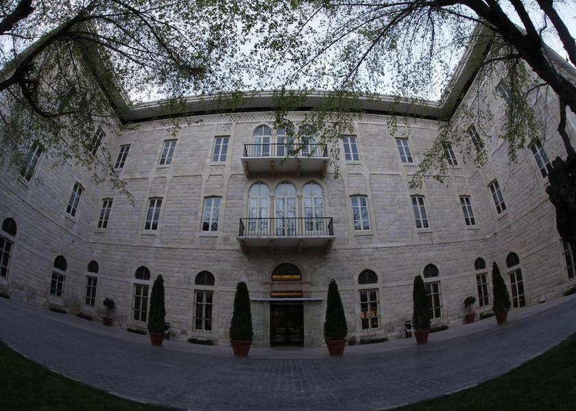  Zahle Exterior Detail