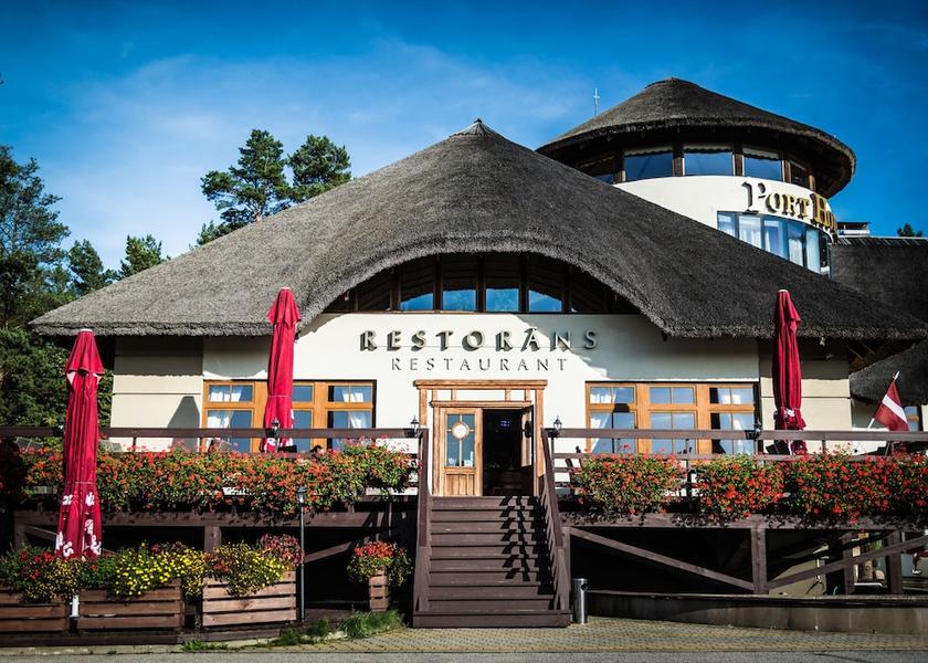  Adazi Outdoor Dining