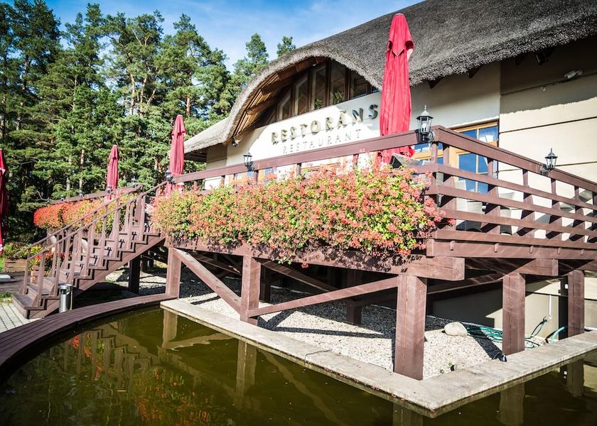  Adazi Outdoor Dining