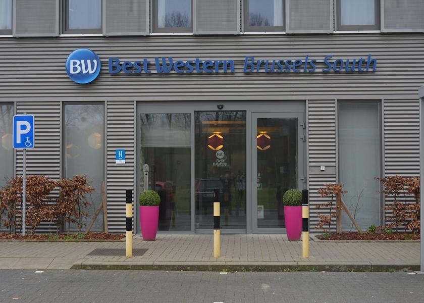 Flemish Region Sint-Pieters-Leeuw Entrance