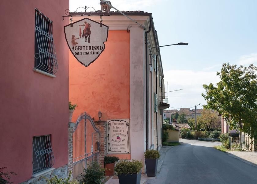 Piedmont Clavesana Entrance