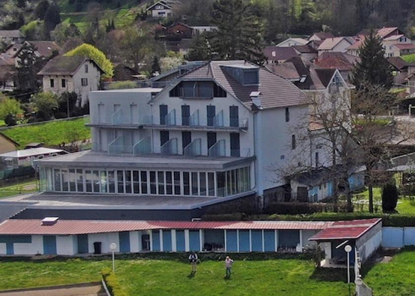 Auvergne-Rhone-Alpes Charavines Facade