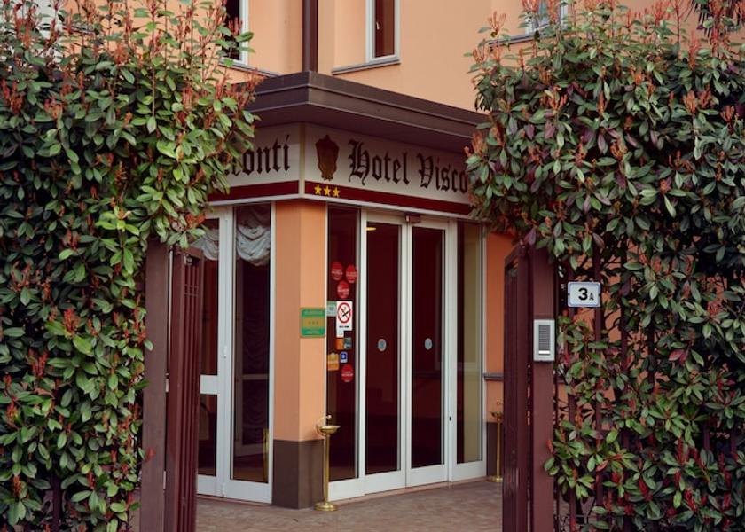 Lombardy Melzo Property entrance