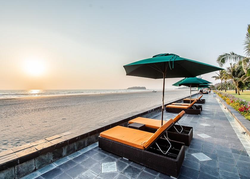  Ngwe Saung Exterior Detail