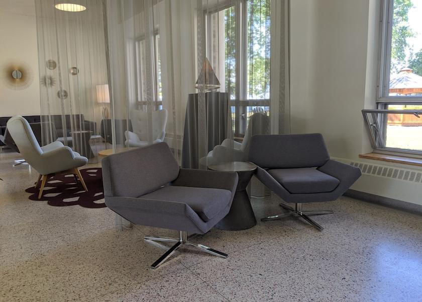 Quebec Chateauguay Lobby sitting area