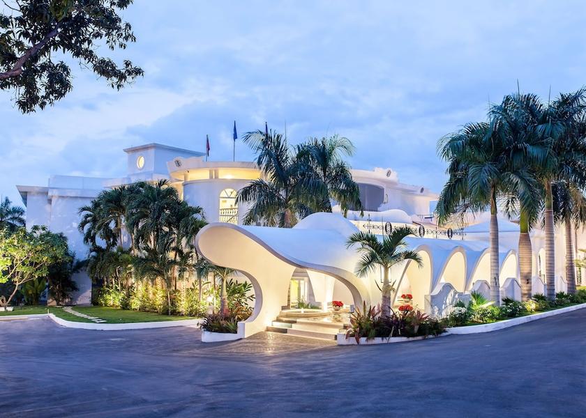  Petionville Exterior Detail