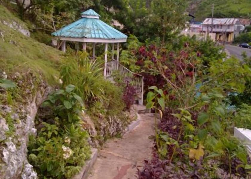 Saint James Claremont Property Grounds