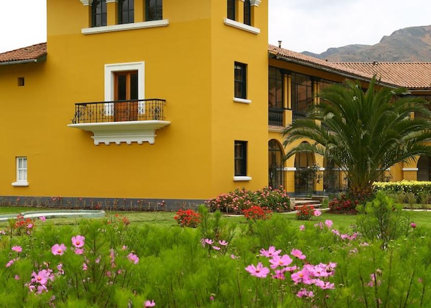 Junín Region Huasahuasi Exterior Detail