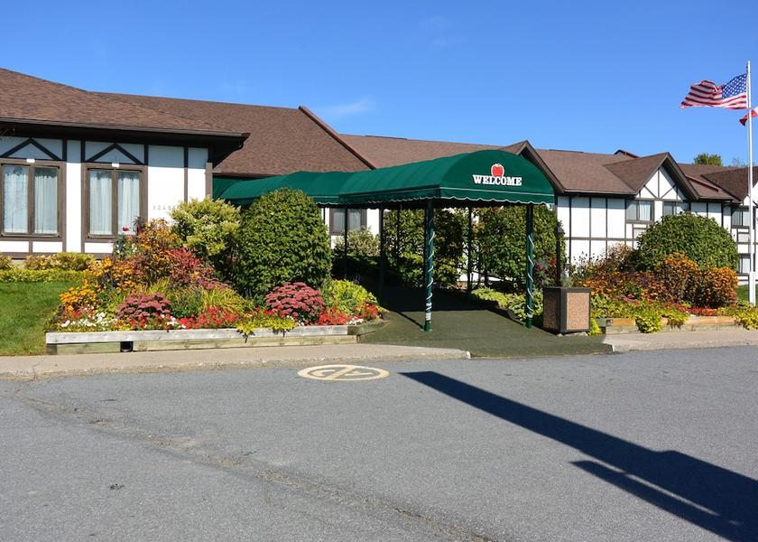 Ontario South Dundas Entrance