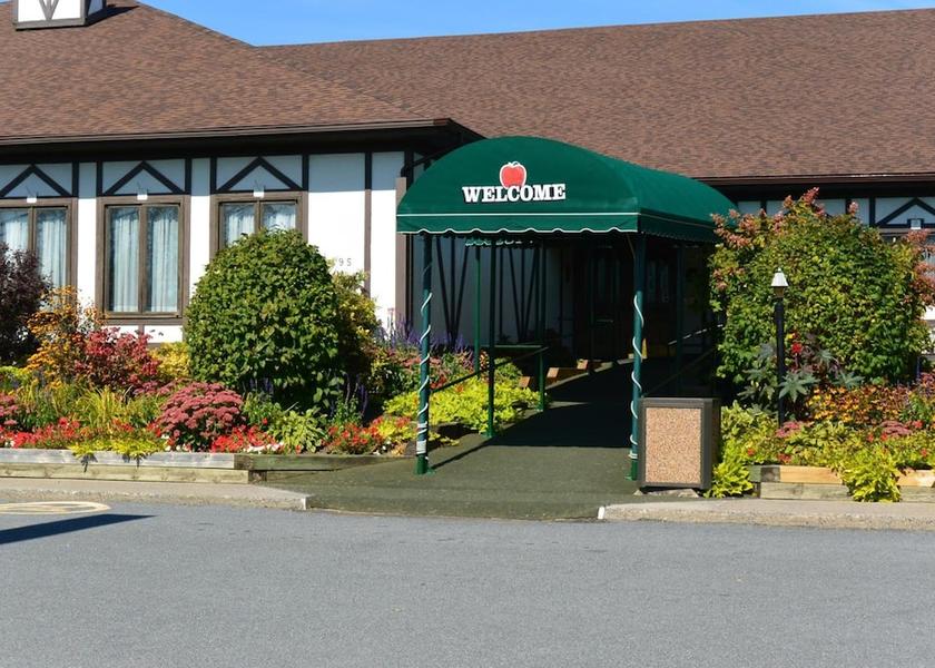 Ontario South Dundas Exterior Detail