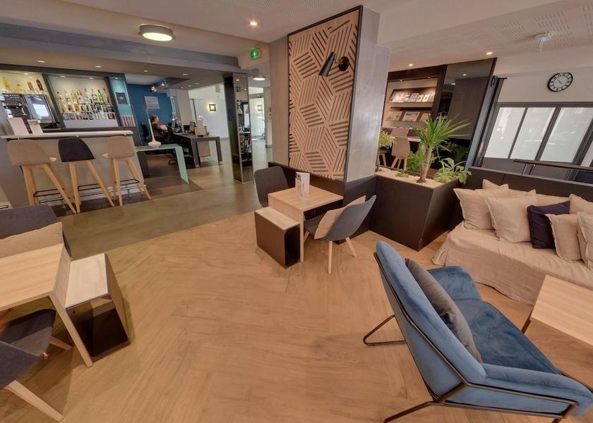 Brittany Lorient Bar (on property)