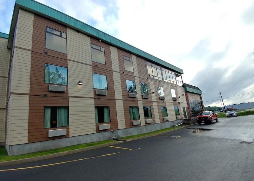 Ontario Hawkesbury Property grounds