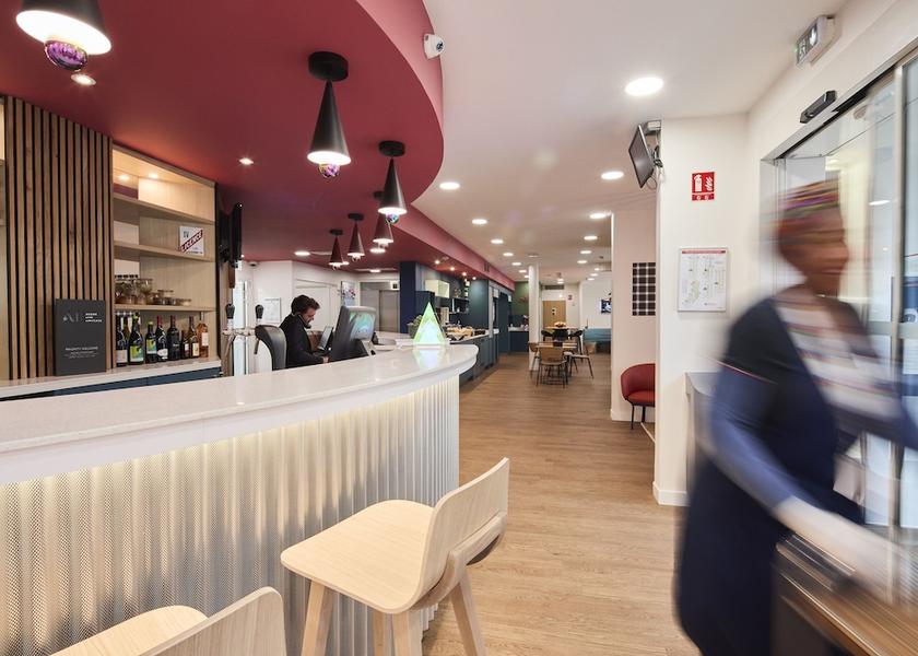 Ile-de-France Poissy Reception