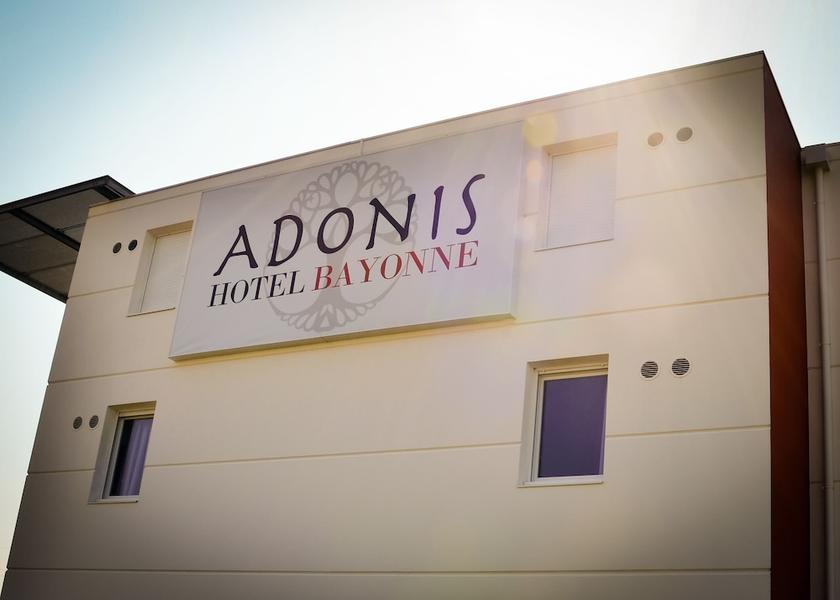 Nouvelle-Aquitaine Lahonce Facade