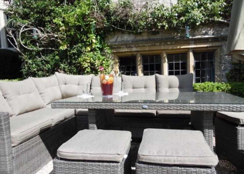 England Stonehouse Outdoor Dining