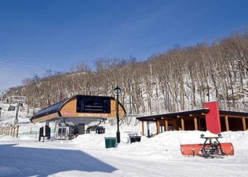 Quebec Mont-Tremblant Skiing