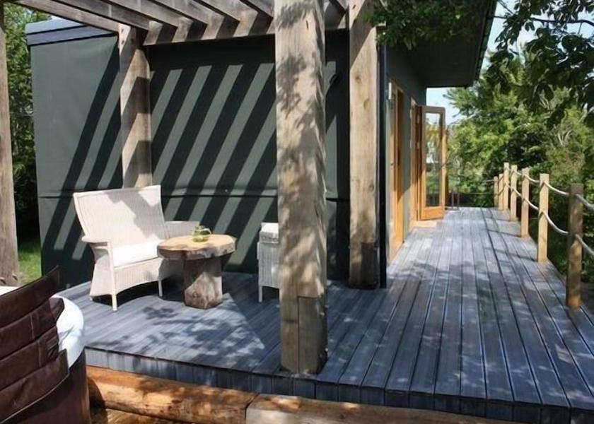 England Wallingford Exterior Detail