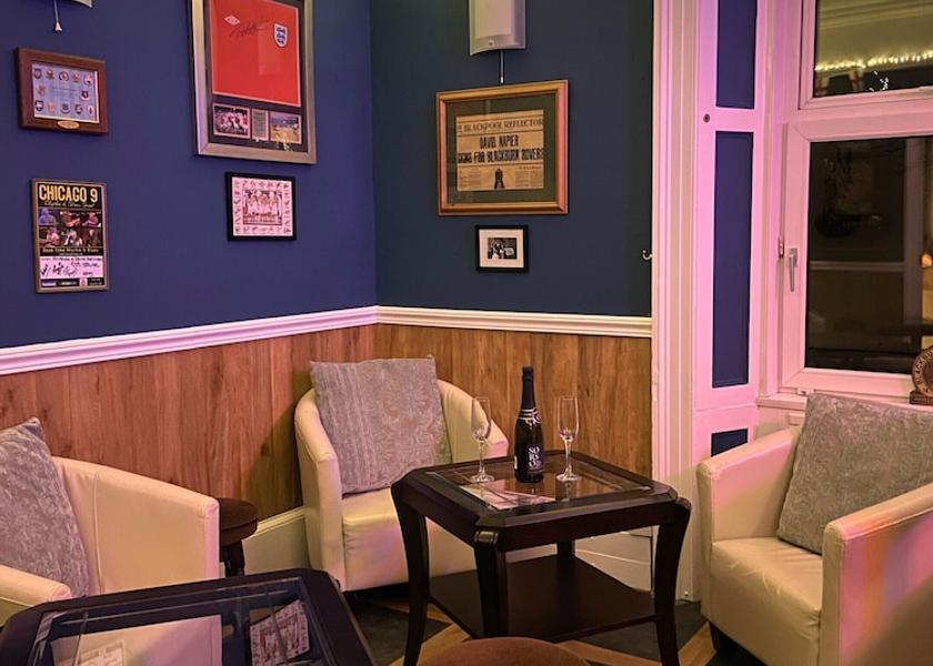 England Paignton Bar