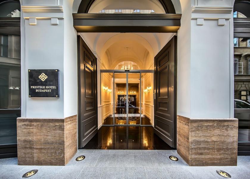  Budapest Property entrance