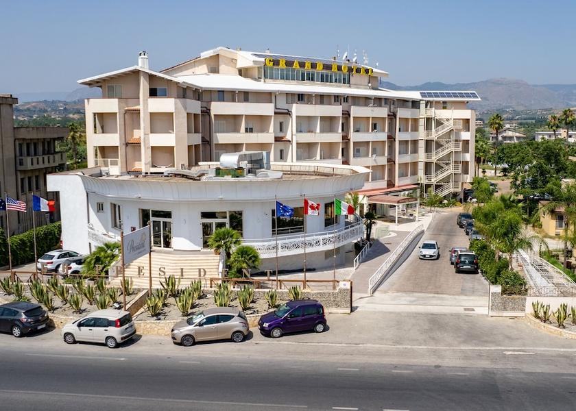 Calabria Siderno Front of property