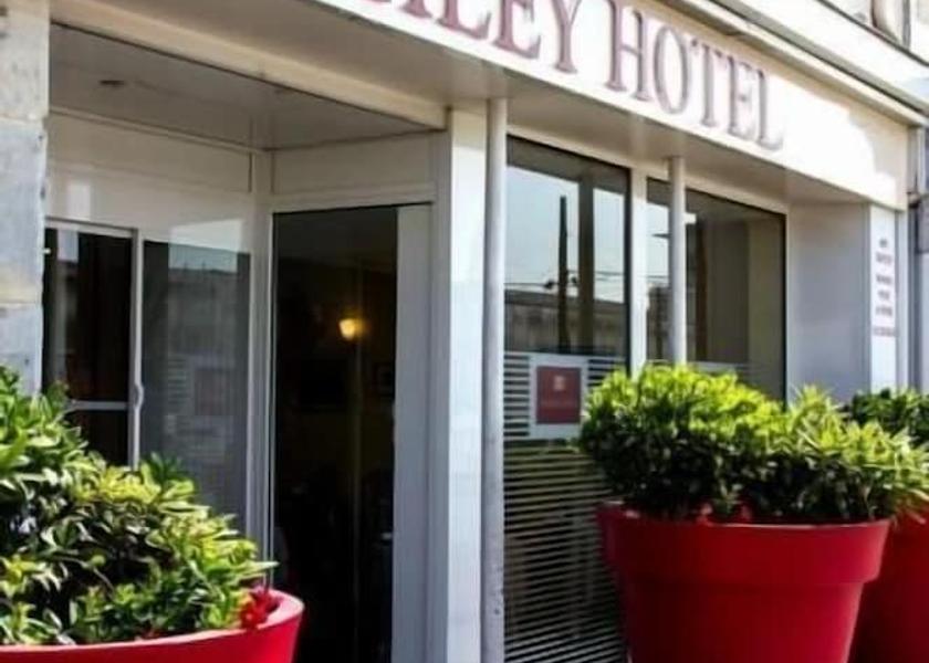 Pays de la Loire Le Mans Facade