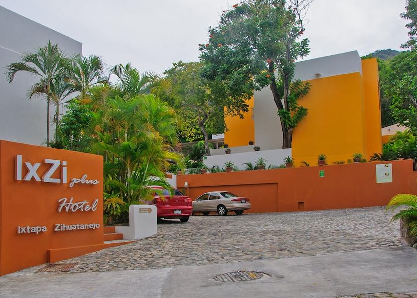 Guerrero Ixtapa Parking