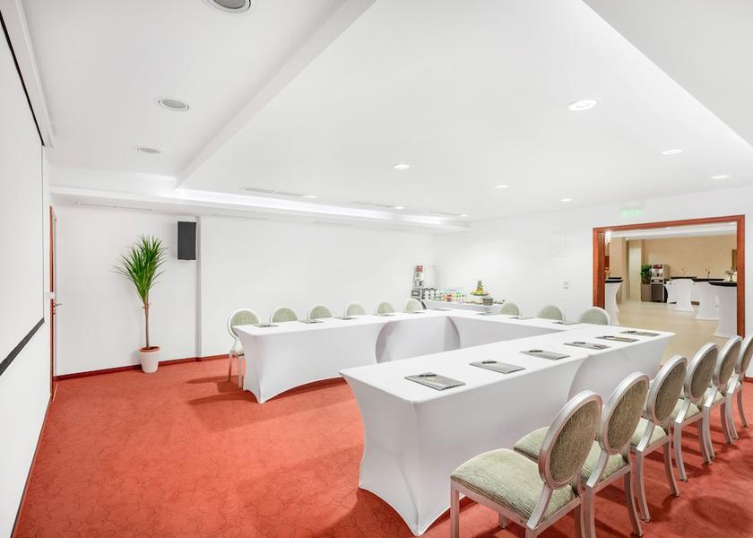  Debrecen Meeting facility