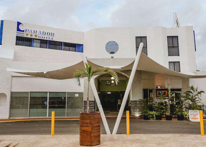 Quintana Roo Cancun Front of property