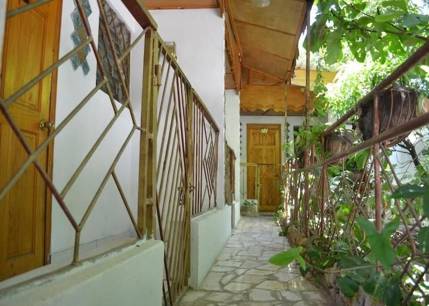  Port-au-Prince Interior Entrance