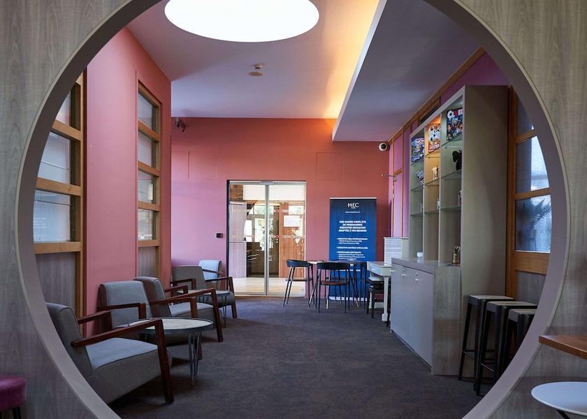 Ile-de-France Saclay Lobby