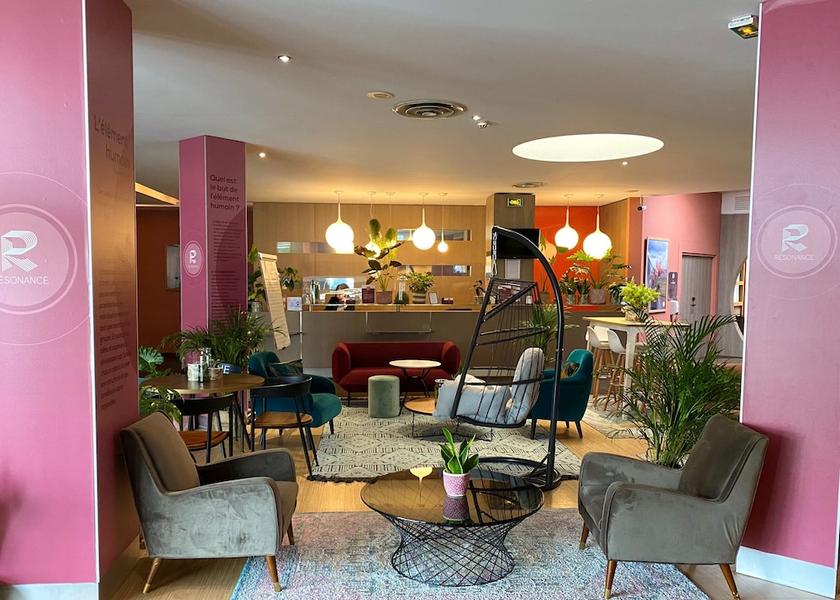 Île-de-France Saclay Reception