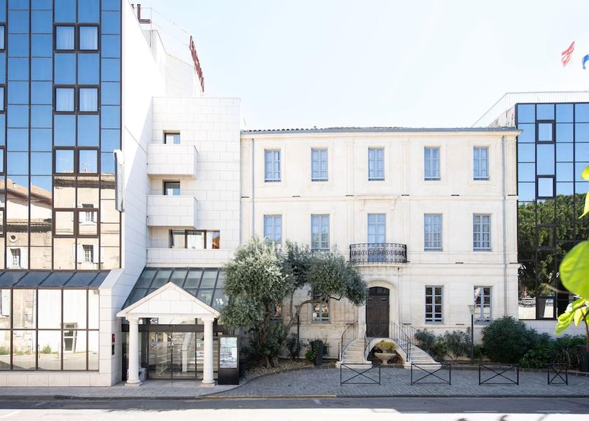 Provence - Alpes - Cote d'Azur Arles Facade