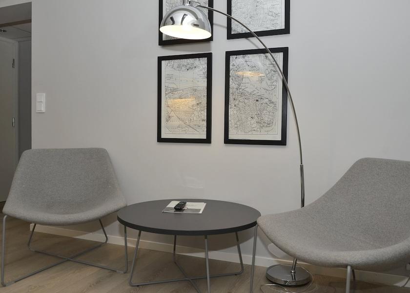  Oslo Interior Entrance