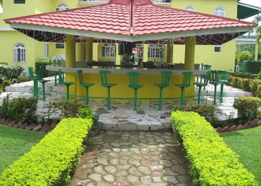 Saint James Runaway Bay Bar