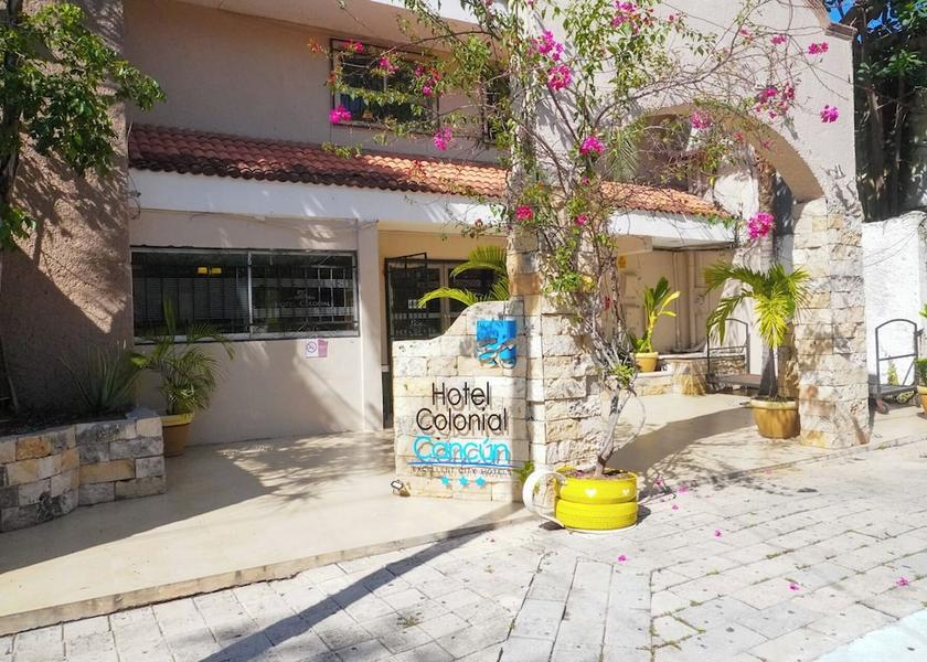Quintana Roo Cancun Front of property